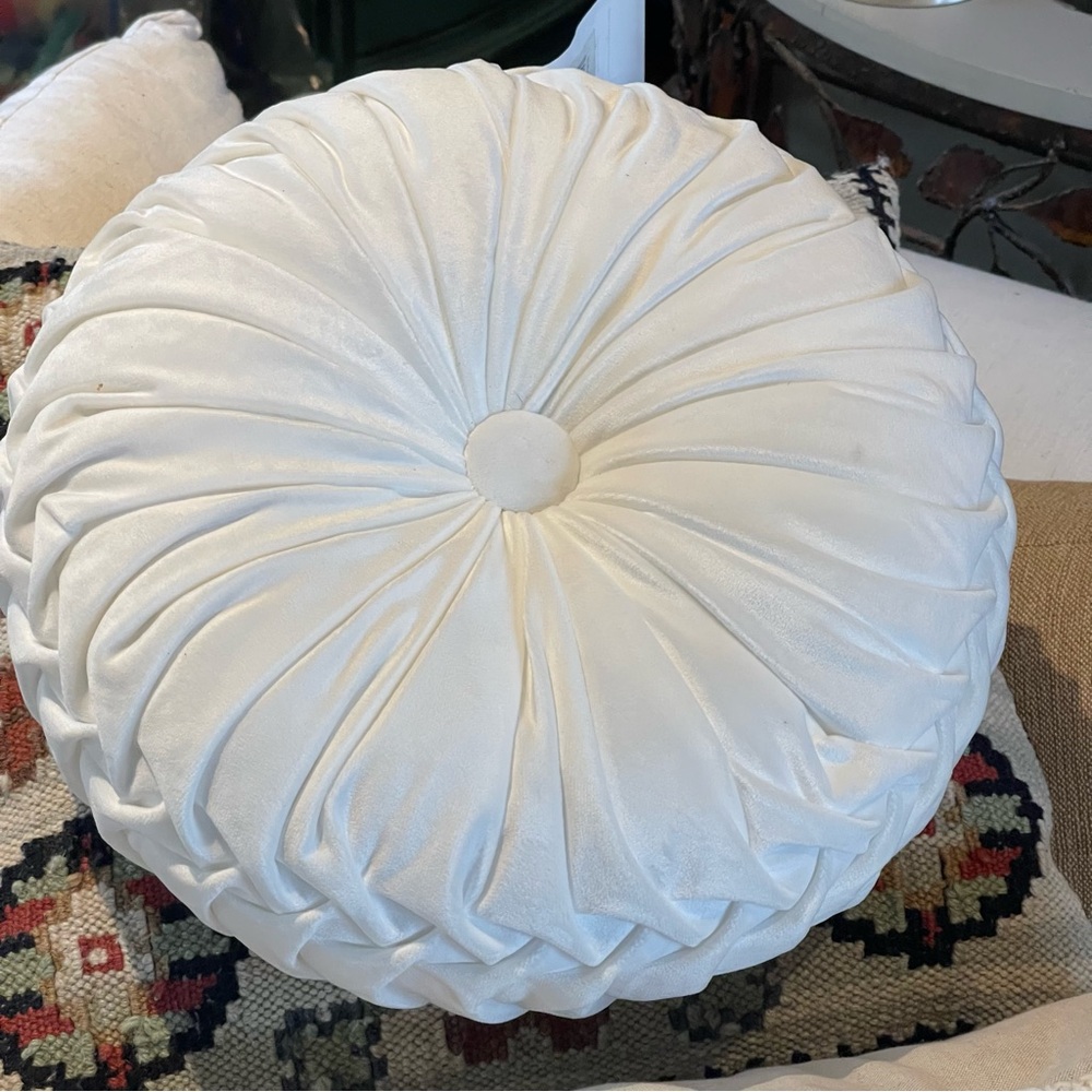 Lush decor white velvet round throw pillow